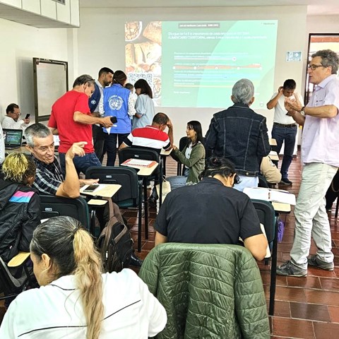 Workshop on the transition challenge in Palmira Sur. Photo: Marie-Hélène Dabat