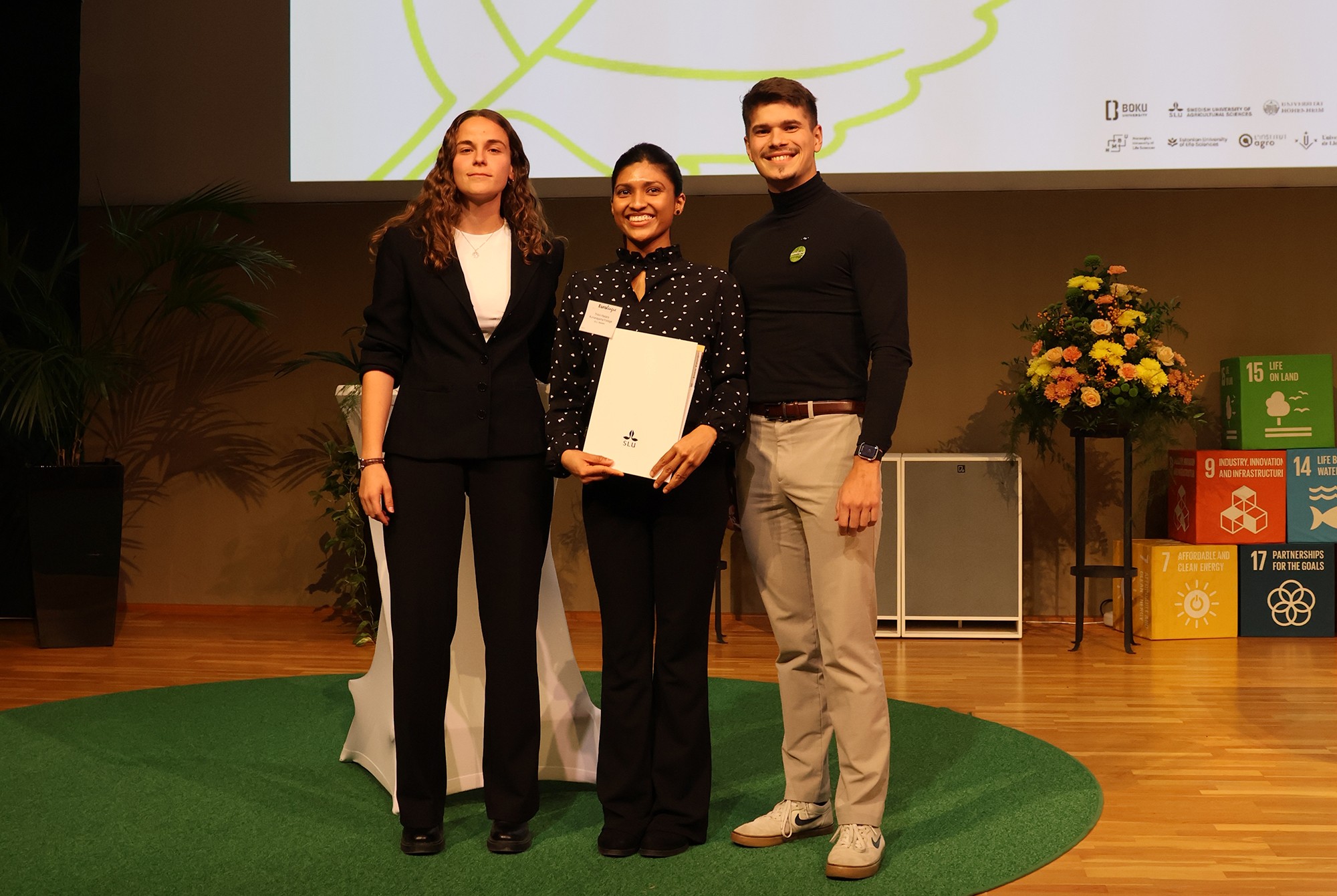 Hasara Kumaragama mottager Hållbarhetspris. Fotograf Kim Lifvendahl