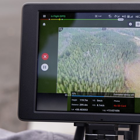 Drönarmonitor under flygning. Foto.