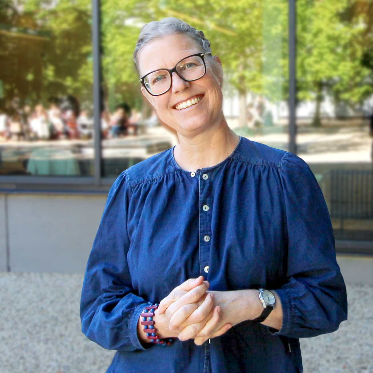 Porträttfoto av Eva Lövbrand.