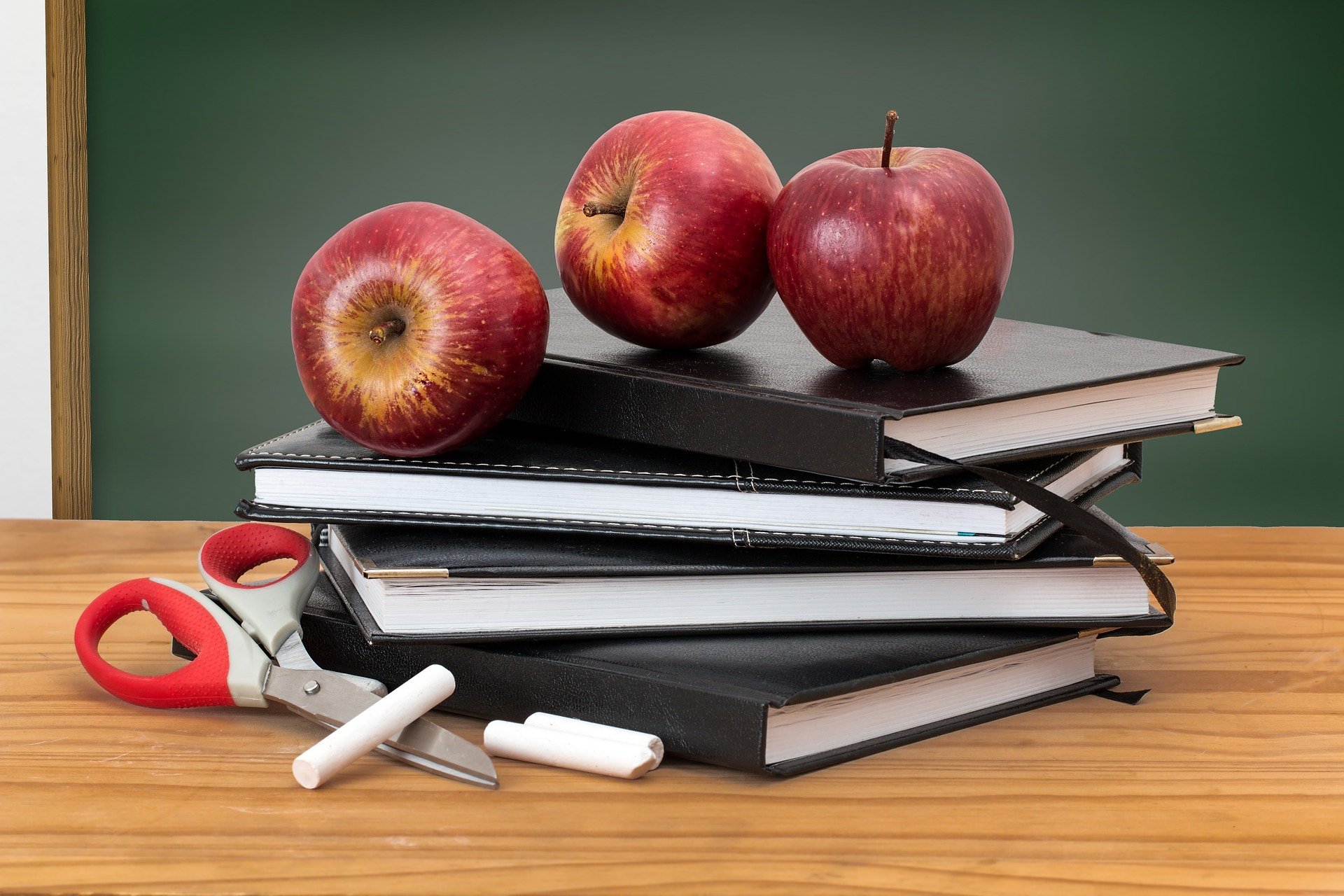 Three apples on a pile of books