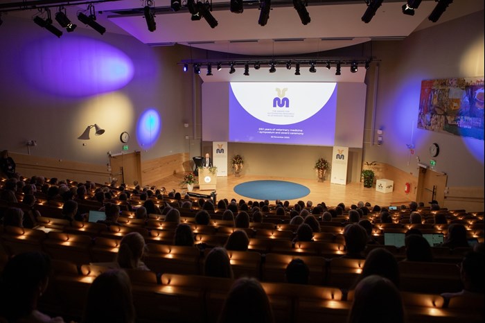 Nils Fall inleder i aulan