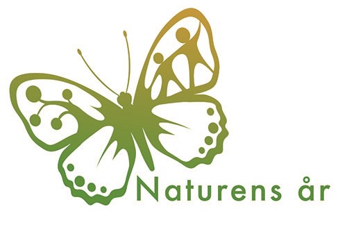 Fjäril och texten ”Naturens år”. Illustration.