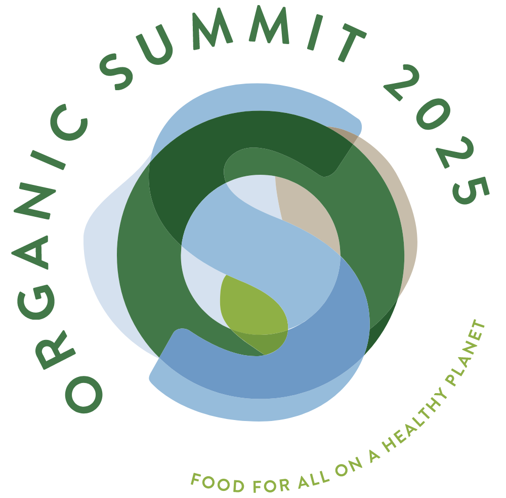 International Organic Summit logotyp, bokstäverna IOS över varandra formar en jordglob.