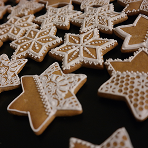 Pepparkakor med glasyr. Foto.