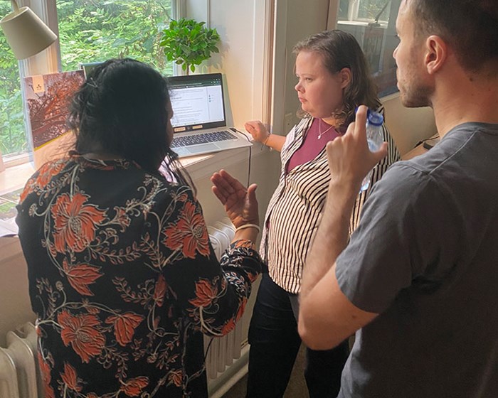 About five people are talking to each other in a room.
