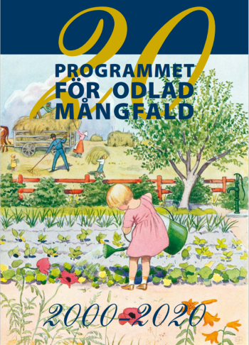 Framsidan av Poms jubileumsbroschyr. På framsidan syns Elsa Beskows månadsbild för "Juli". Illustration i färg.