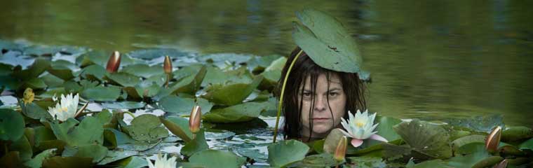 Person som föreställer Sjörået. Foto.