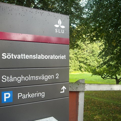 A sign that says Sötvattenslaboratoriet