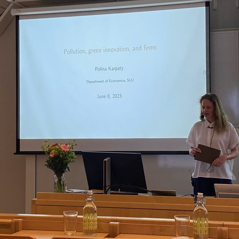 Polina Karpaty försvarar sin avhandling