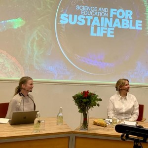 Josefina Jonsson med sin opponent på disputationsdagen