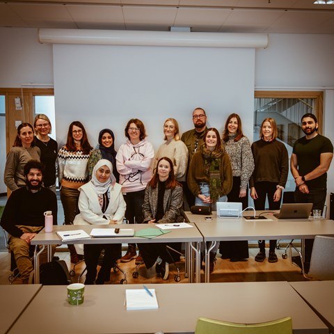 Gruppfoto av 14 deltagare i Workshopen om stress hantering , 2024.