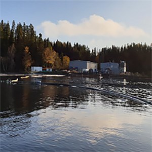Fiskodlingskasse med avvattningsanläggning