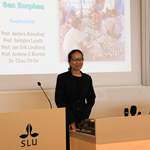 Portrait of Sorphea Sen at the dissertation. Photo.