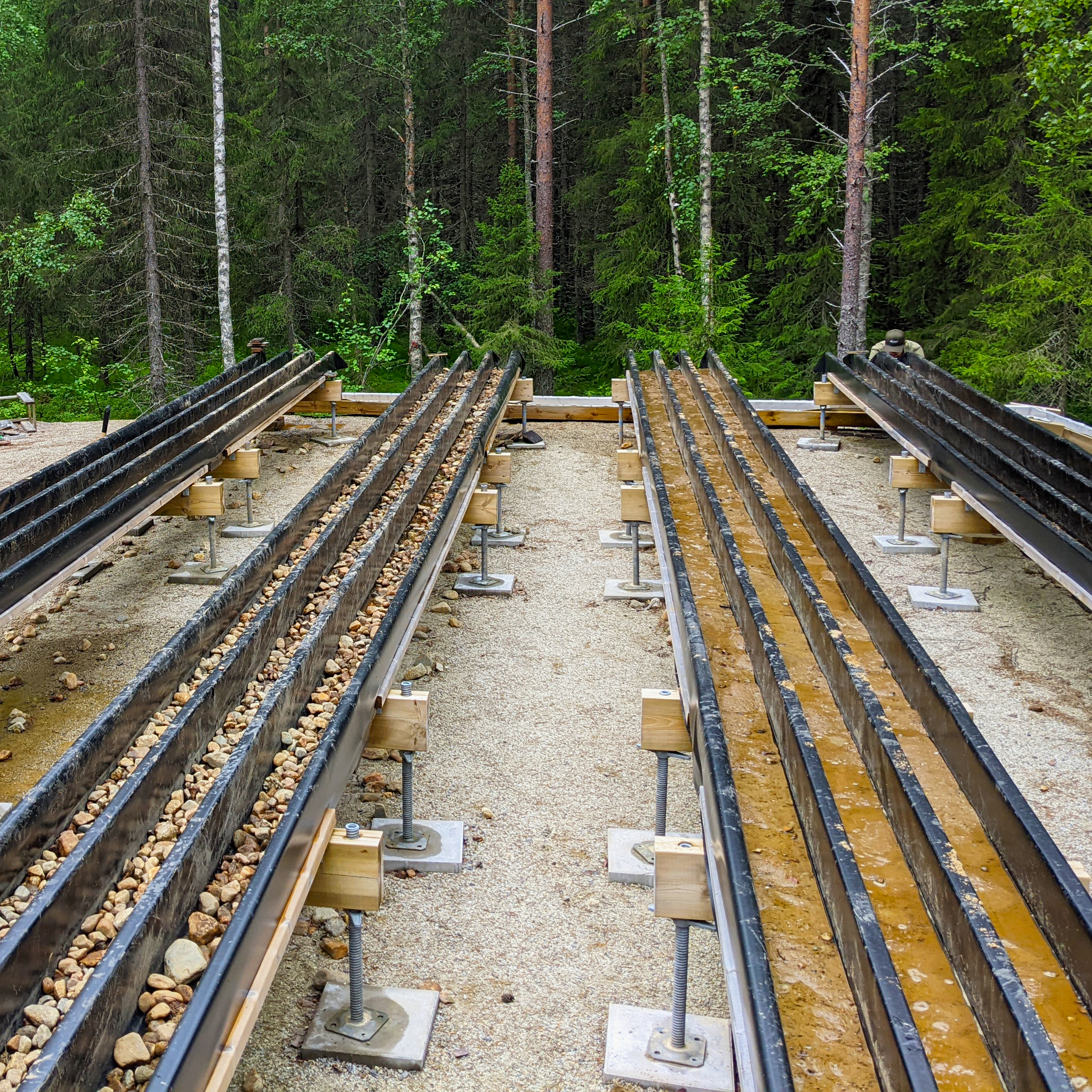 Kanaler med sten och sand till ett SLU-experiment