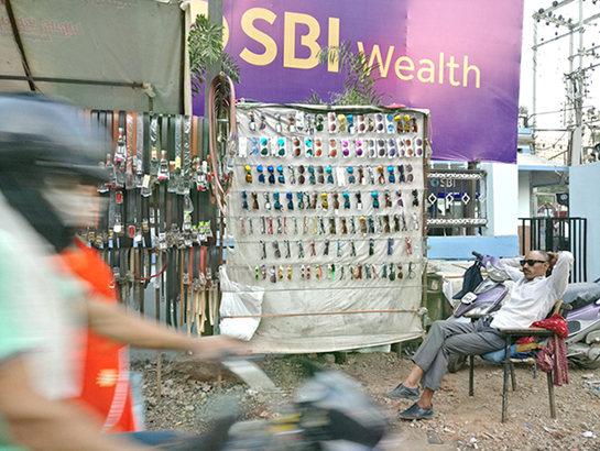 Street vendor in Raipur, India in 2018. Photo.