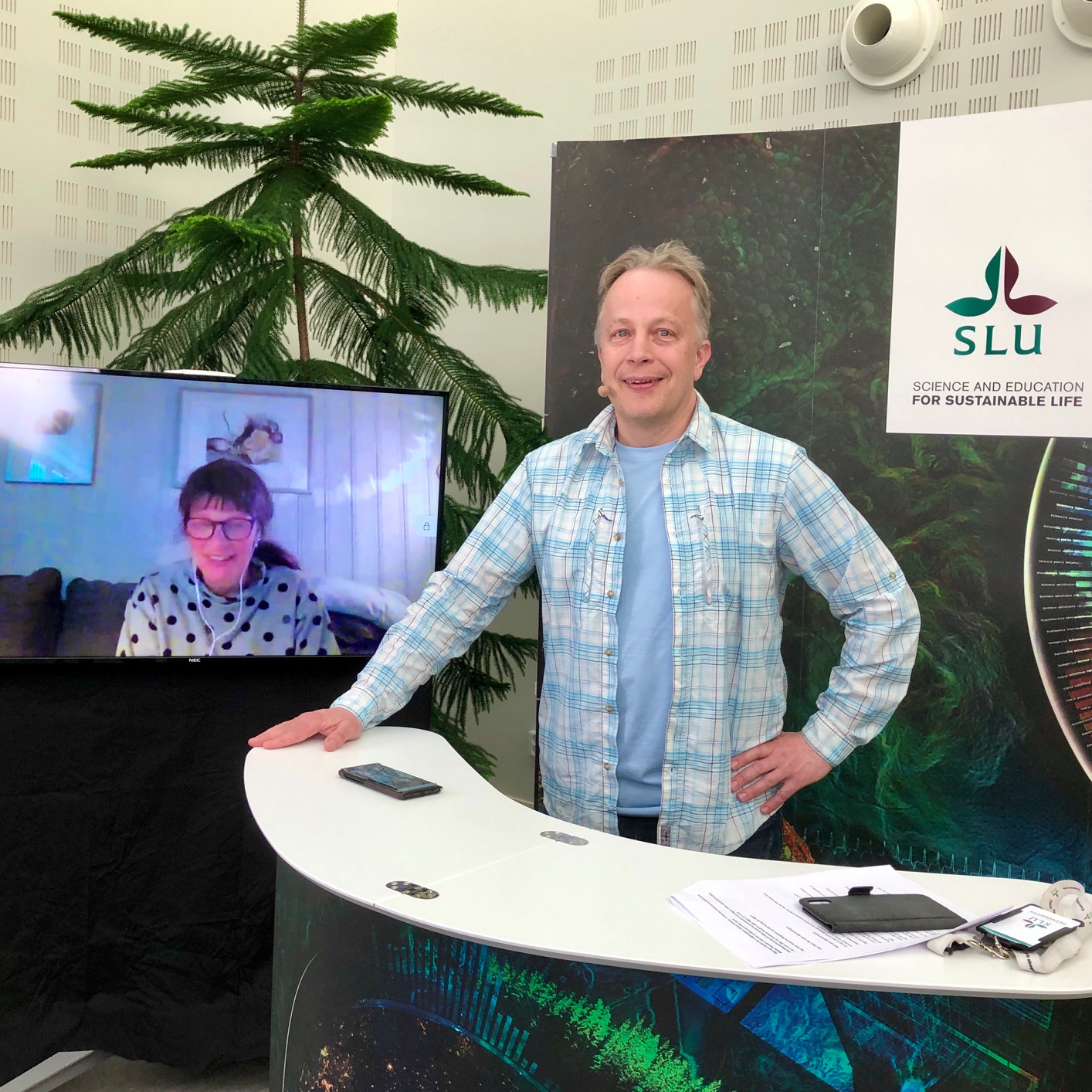 Göran Ericsson inför tv-sändning. Foto.