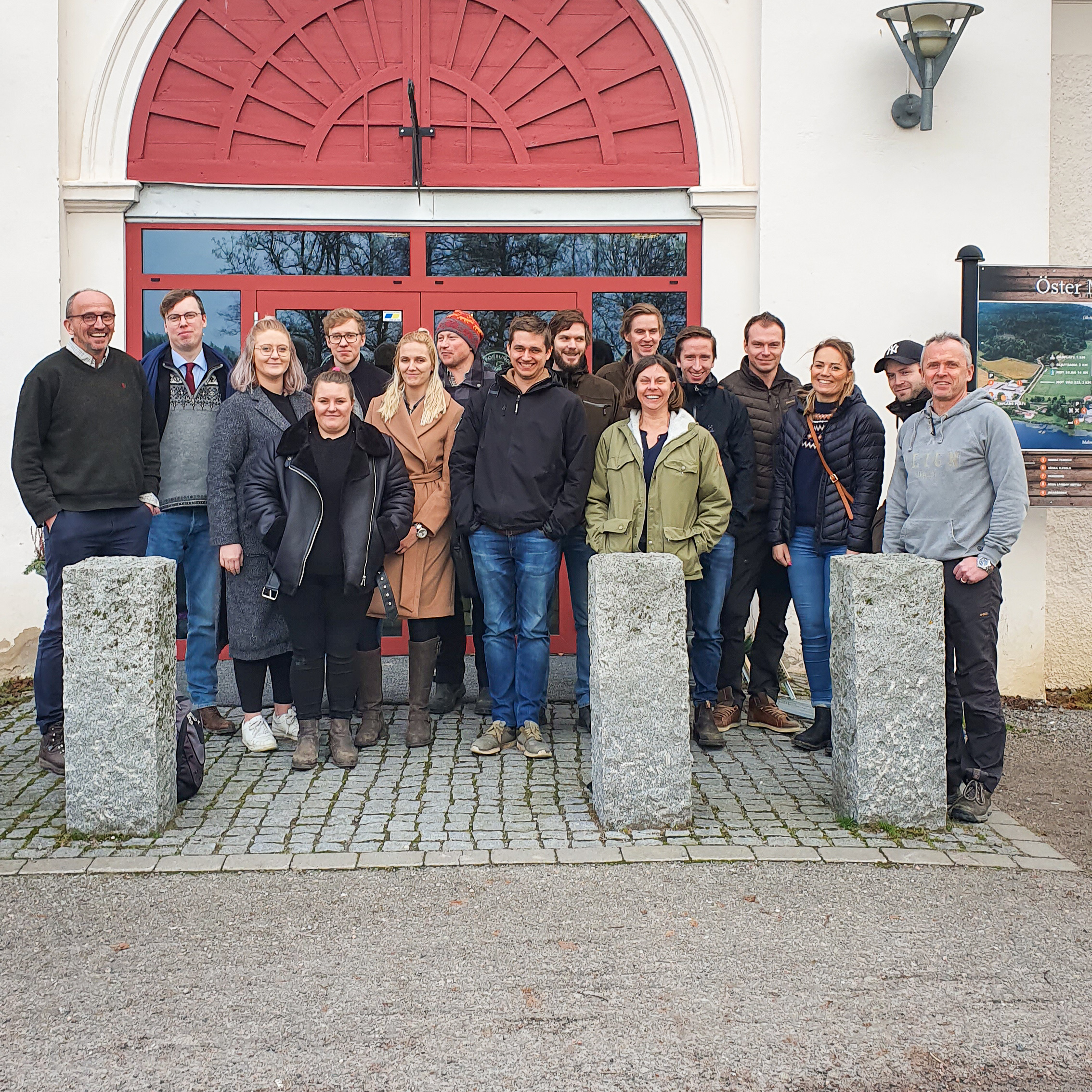 Gruppbild av studenter och lärare.