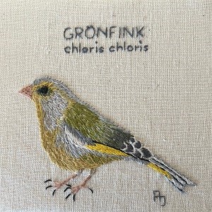 An embroidered greenfinch, photo.