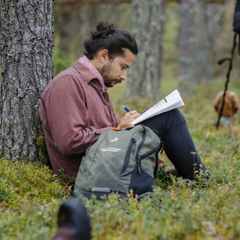 Student i skogen