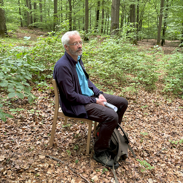 Jörg Brunet i skogen.