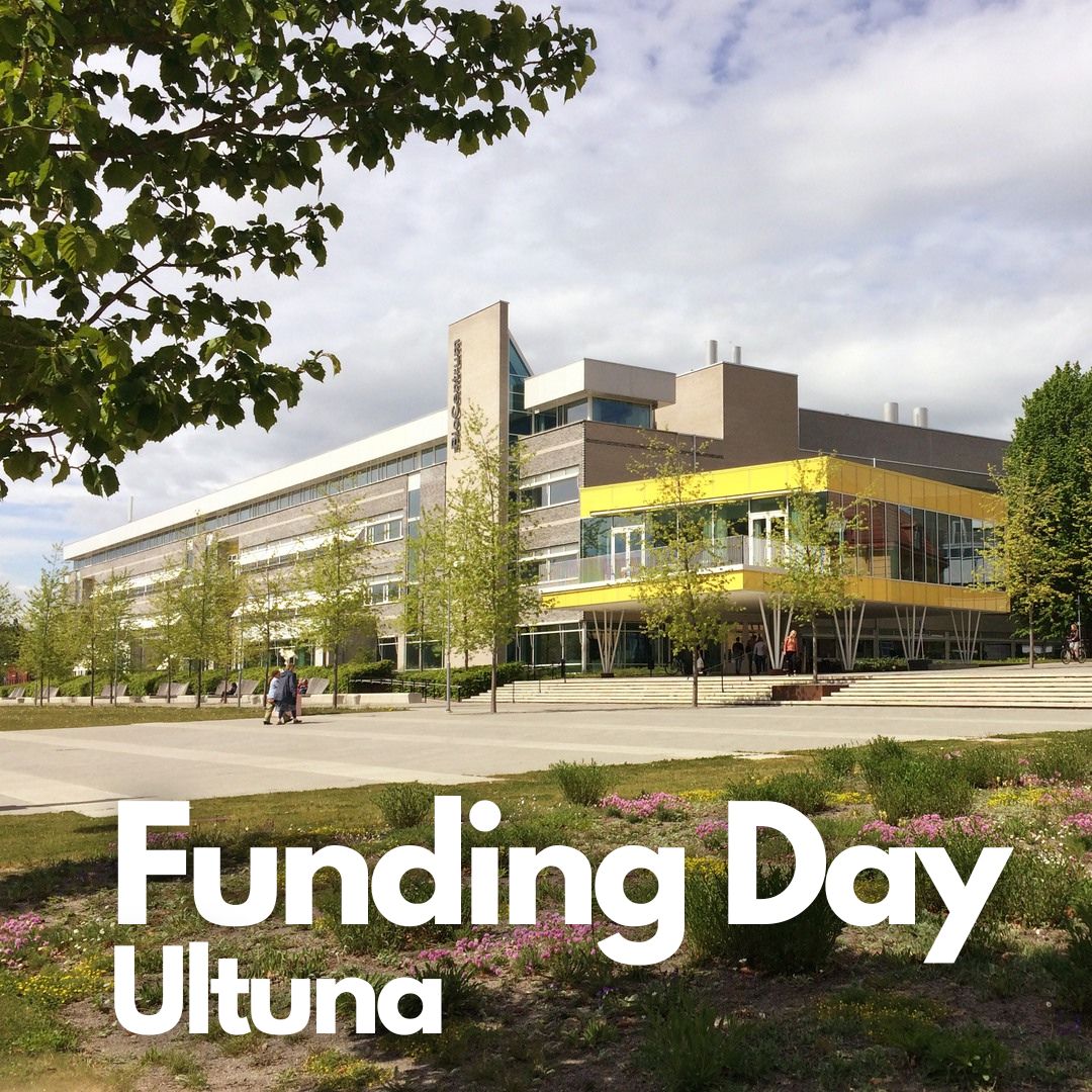 Örtgräsmattan, även kallad gobelängen, och Biocentrum vid SLU i Uppsala med överlagd text "Funding Day Ultuna". Foto.