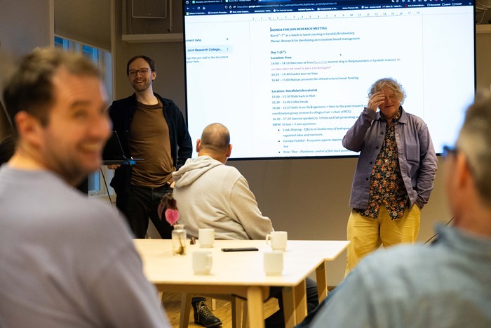 Max Lindmark and Andrea Belgrano welcome the researchers to this year's research workshop and speed-talks activity