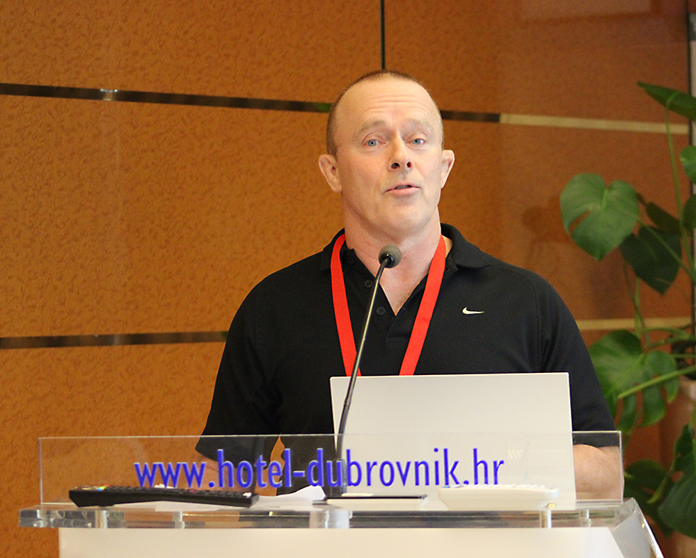 Patrik Bohman håller en presentation