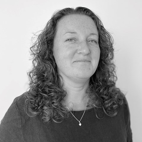 Porträttbild i svartvitt på Anna Lorenz