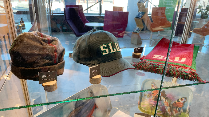 Exposure of SLU's promotional items at SLU Service Centre.