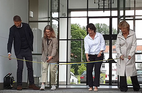 Bandklippning vid invigningen av studentbostäder, foto.