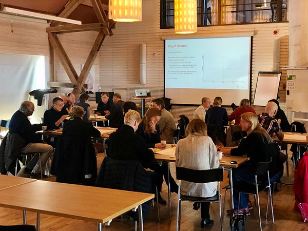 Deltagare på ett av temamötena, foto.