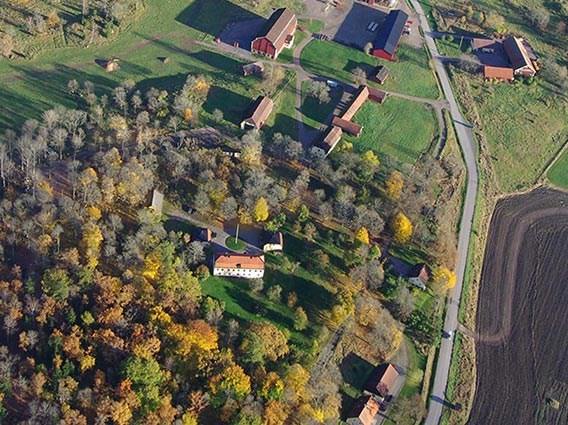 Flygbild över Lövsta herrgård, foto.