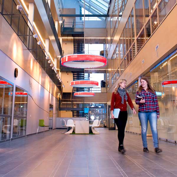 Studenter i MVM-huset, SLU. Foto.