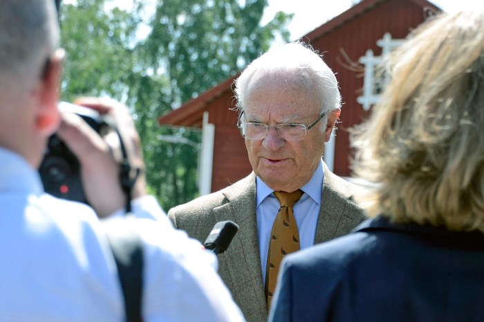 Både Sveriges Radio och Nerikes Allehanda var på plats för att intervjua Kungen. 