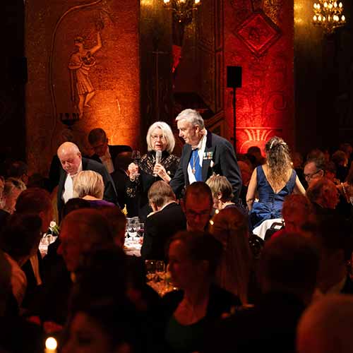 Bilder från KSLA:s högtidssammankomst i januari 2024 då medaljer och priser delades ut. Bland mottagarna fanns fyra medarbetare på SLU.