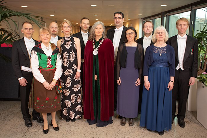 Group picture with eleven festively dressed persons